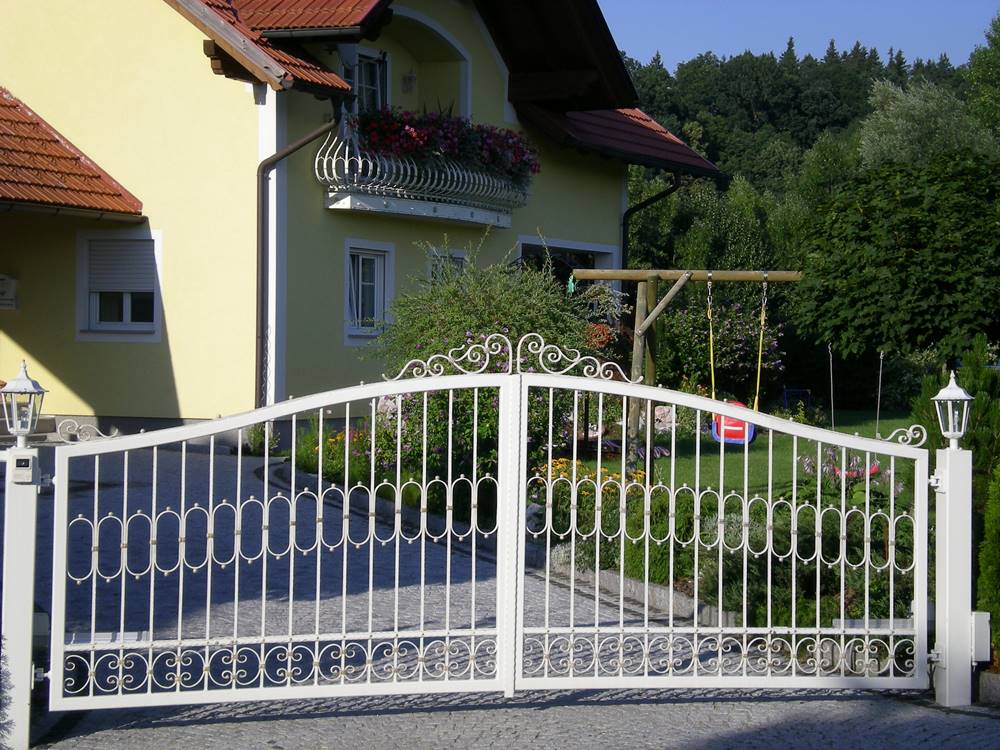 Hauer Albert GmbH & Co KG - Kunstschmiede-Schlosserei-Edelstahl