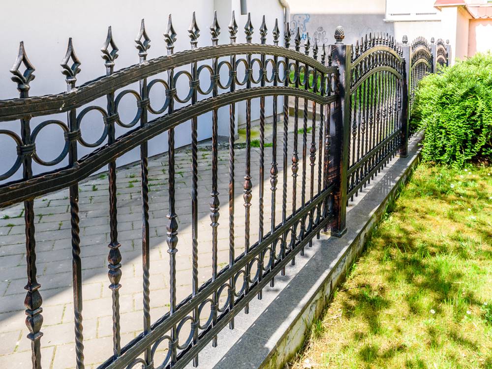 Hauer Albert GmbH &amp; Co KG - Kunstschmiede-Schlosserei-Edelstahl