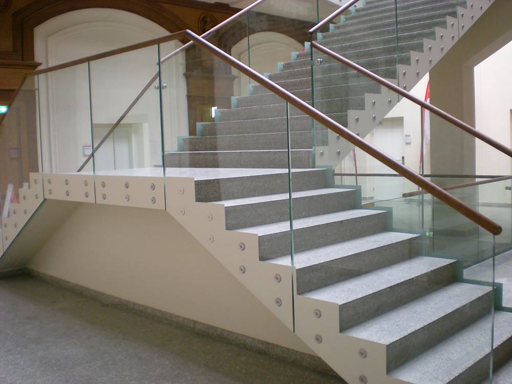 Hauer Albert GmbH & Co KG - Kunstschmiede-Schlosserei-Edelstahl