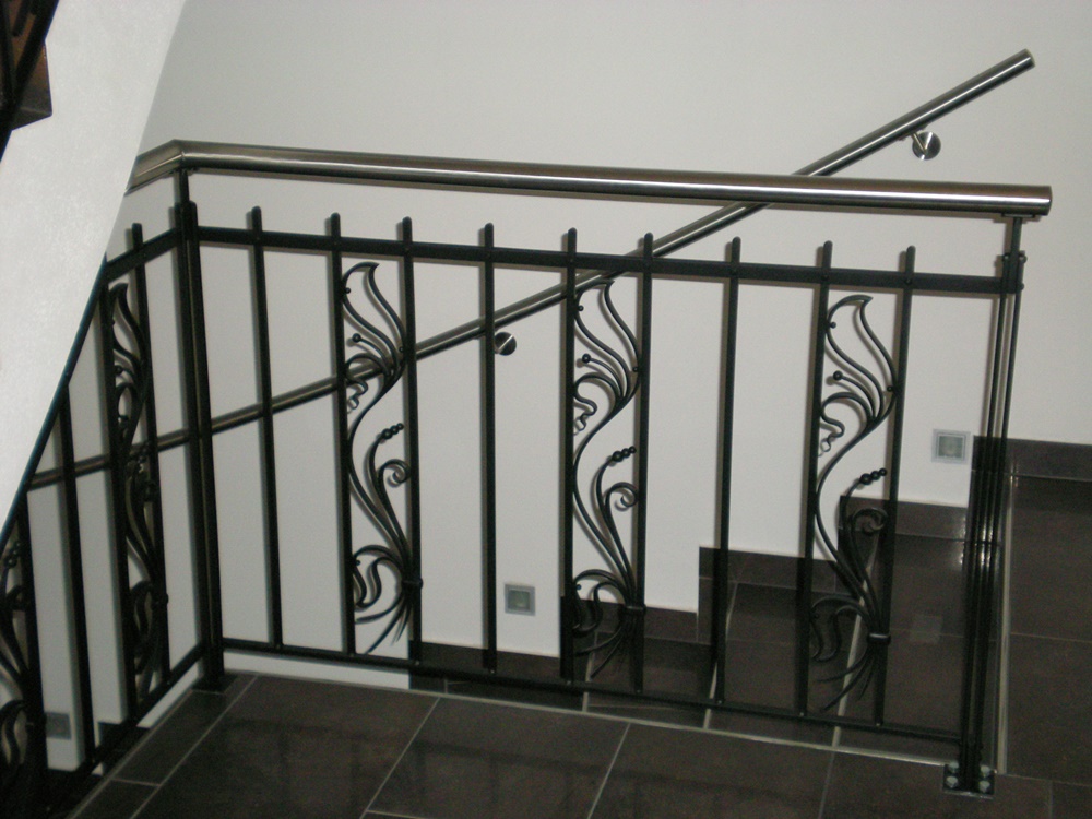 Hauer Albert GmbH & Co KG - Kunstschmiede-Schlosserei-Edelstahl