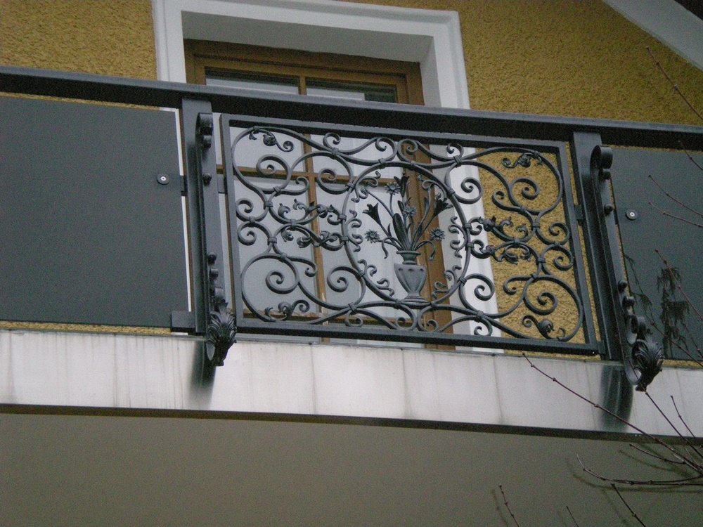 Hauer Albert GmbH & Co KG - Kunstschmiede-Schlosserei-Edelstahl