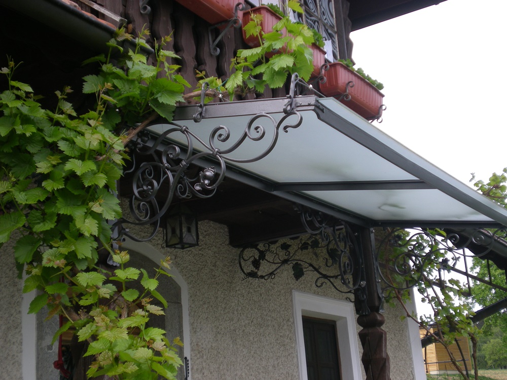 Hauer Albert GmbH & Co KG - Kunstschmiede-Schlosserei-Edelstahl